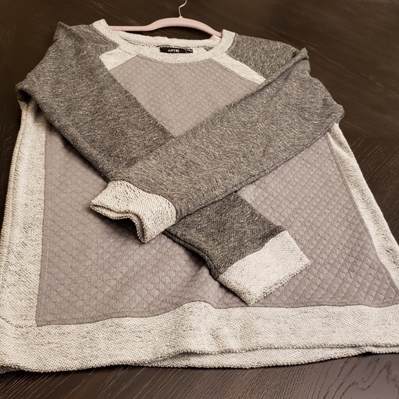 Apt. 9 Tops - Apt. 9 CUTEST Designed Sweatshirt, Never Wore!